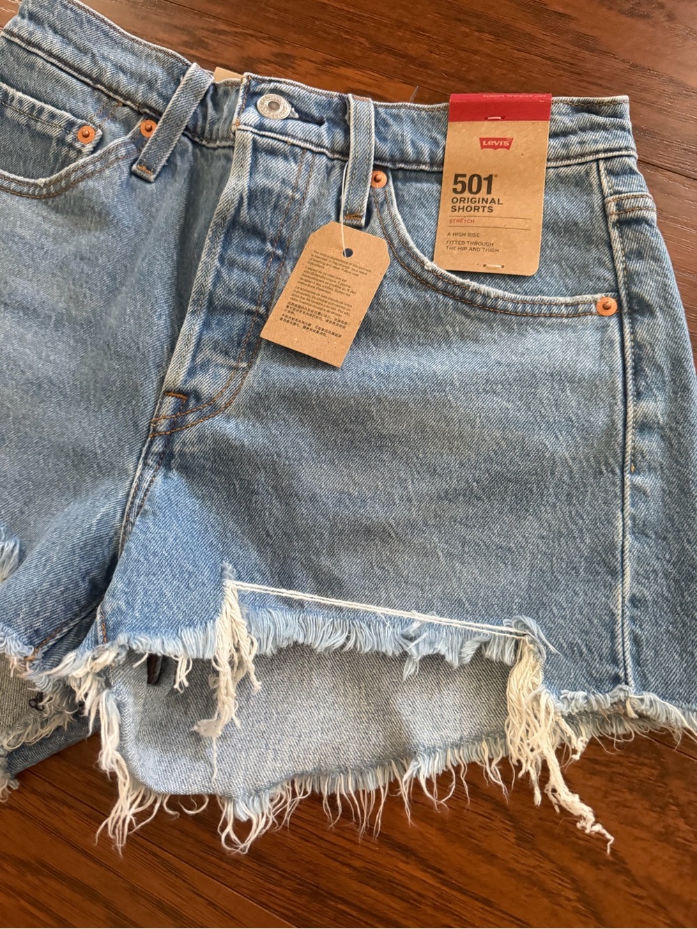 NEW w/ Tags Levi's 501 High-Waist Distressed Denim Shorts - Picture 2 of 5